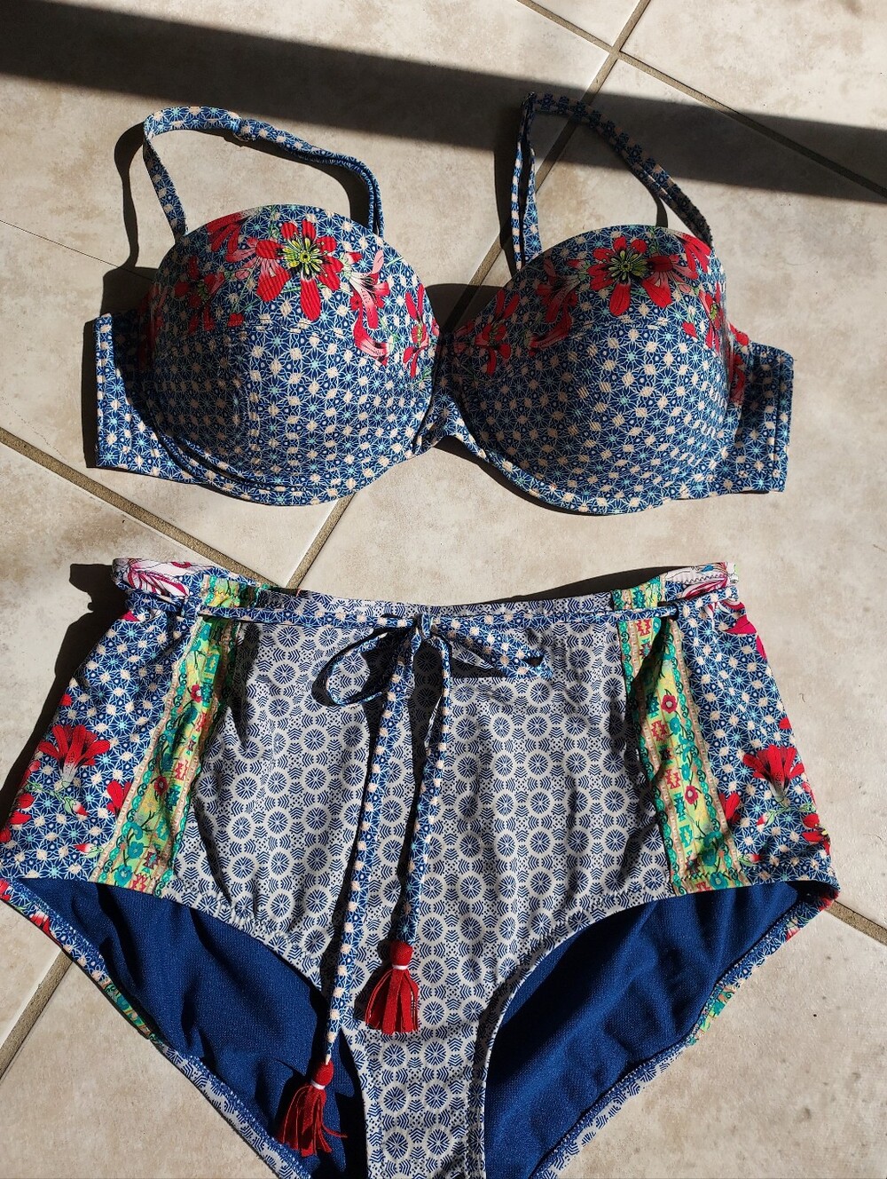 Johnny Was Blue Floral Padded Retro Set with Floral Accents.